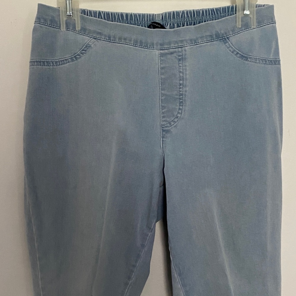 Isaac Mizrahi Light Blue Cropped Jeans
